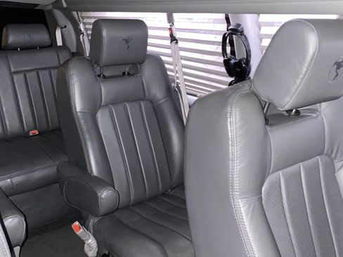 Used 2014 Chevrolet Express 2500 Extended RWD image 9