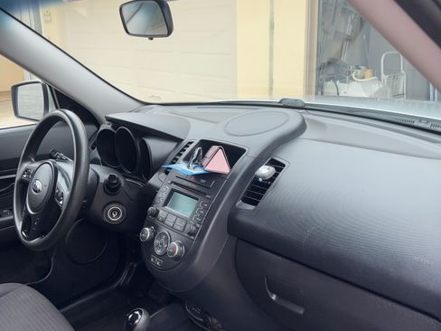Used 2013 Kia Soul FWD image 6