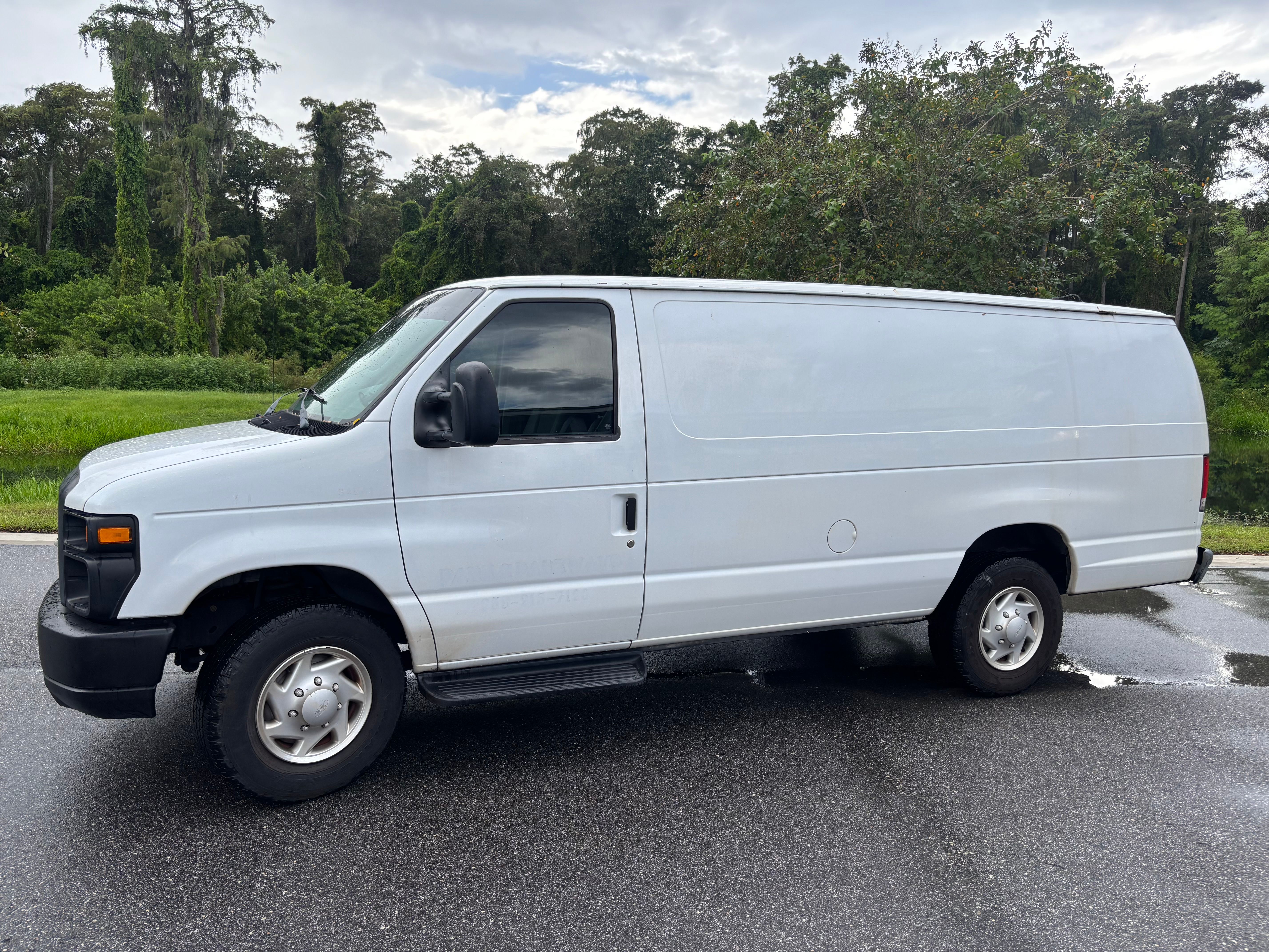 Used 2014 Ford E-350 and Econoline 350 Extended Super Duty RWD image 6