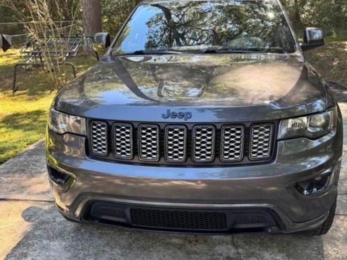Used 2019 Jeep Grand Cherokee Altitude image 2