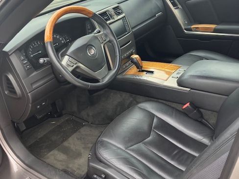 Used 2004 Cadillac XLR RWD image 5