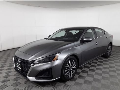 Used 2023 Nissan Altima 2.5 SV image 1