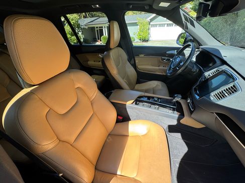 Used 2019 Volvo XC90 T6 Momentum w/ Advanced Package AWD/4WD image 13
