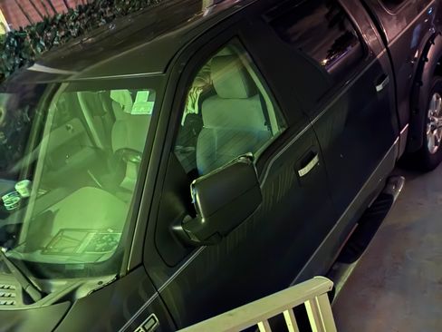 Used 2006 Ford F150 XLT image 2