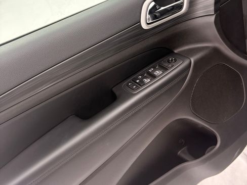 Used 2020 Jeep Grand Cherokee Laredo w/ Quick Order Package 2BN North image 14