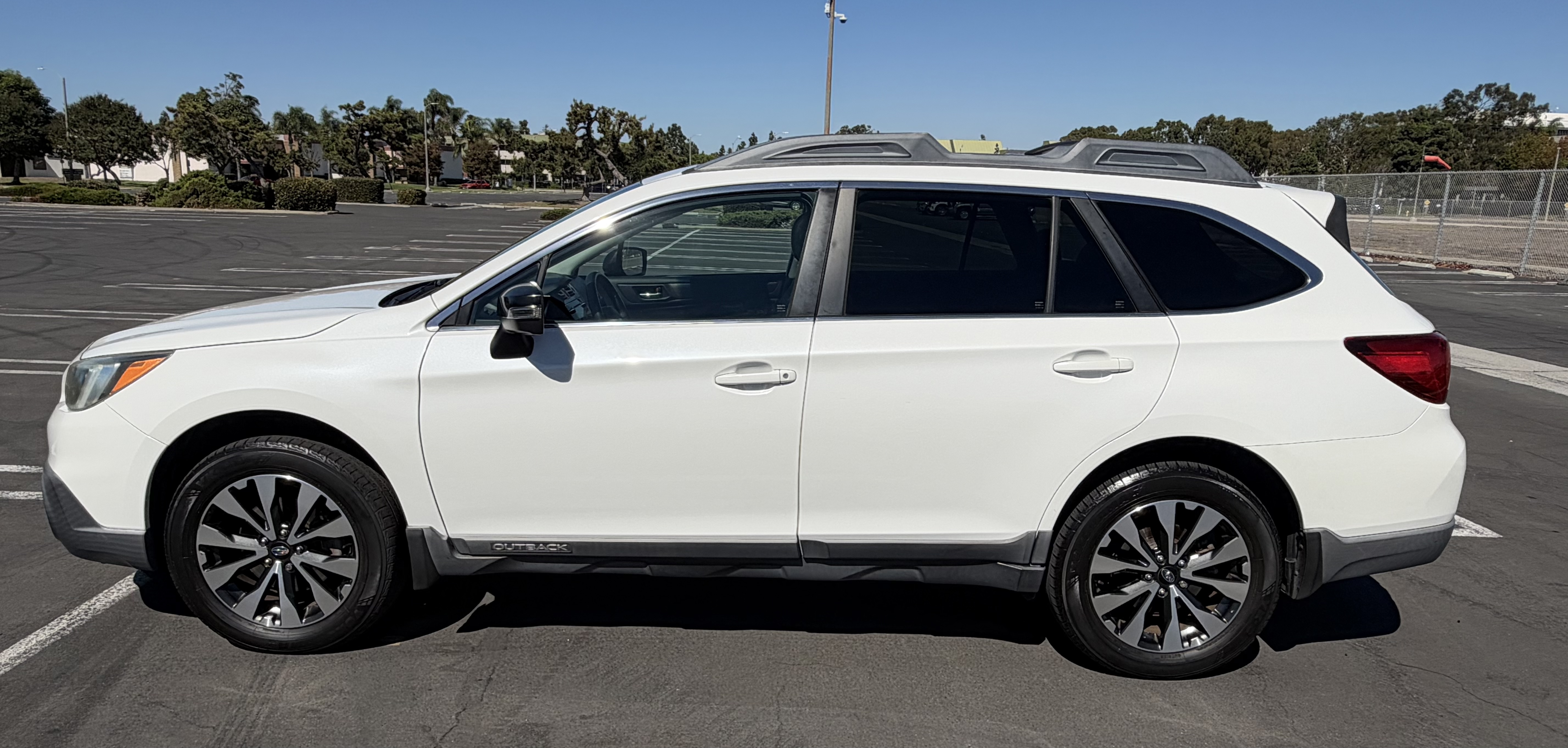 Used 2016 Subaru Outback 2.5i Limited AWD/4WD image 1