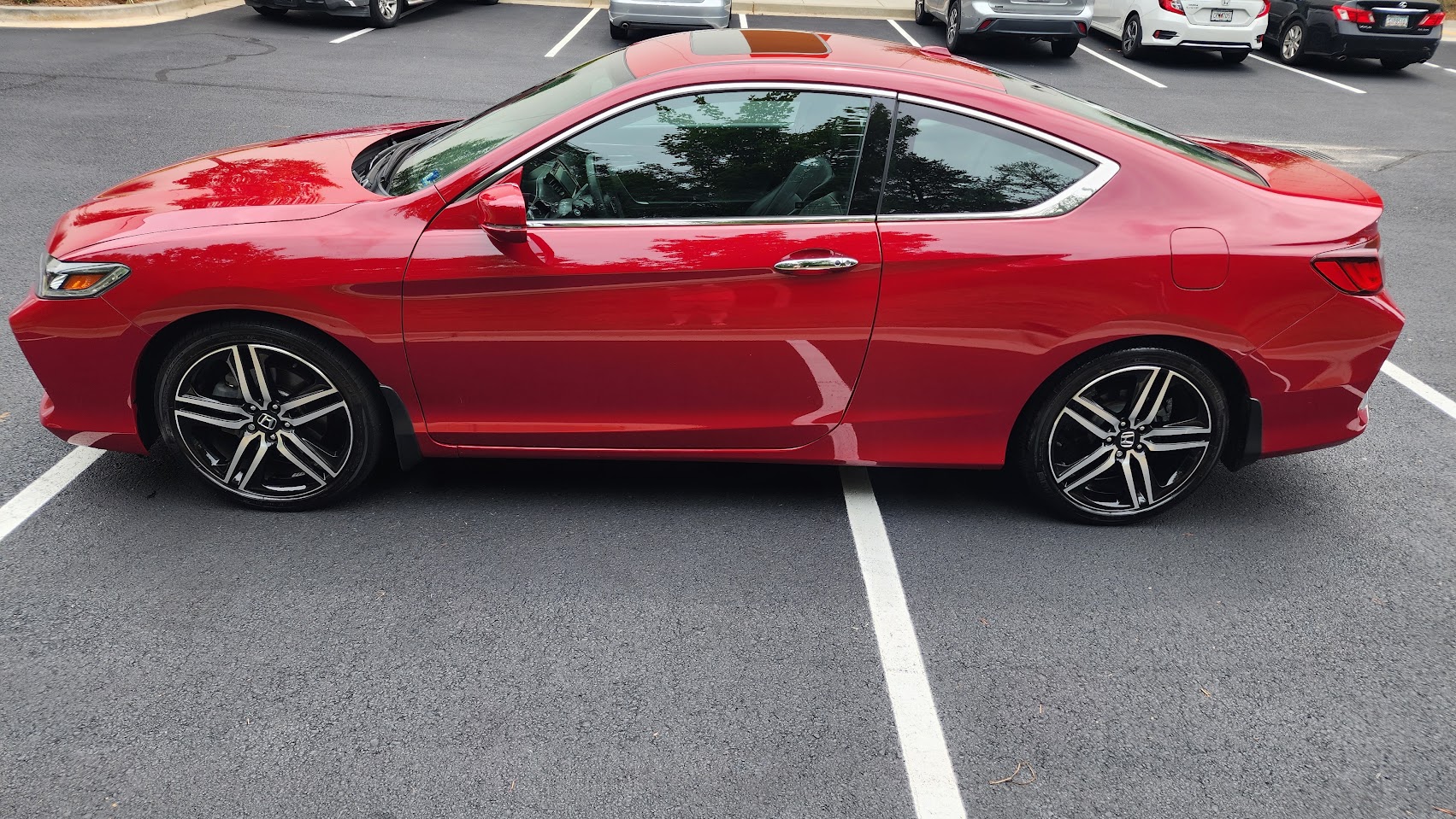 Used 2017 Honda Accord Touring image 1