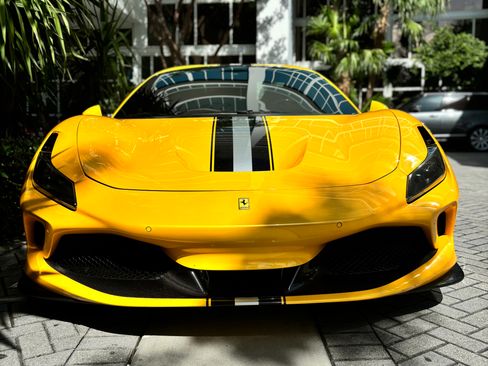 Used 2021 Ferrari F8 Tributo image 5