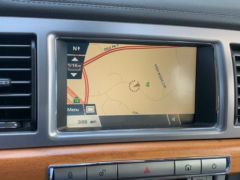 Used 2010 Jaguar XF Luxury image 15