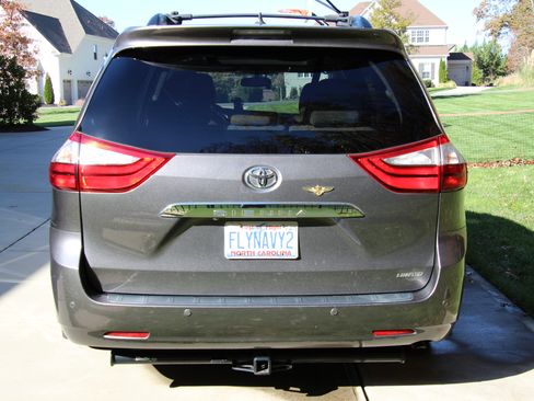 Used 2017 Toyota Sienna Limited image 6