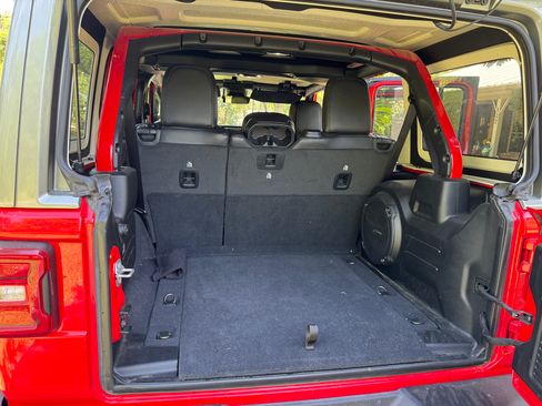 Used 2021 Jeep Wrangler Unlimited Rubicon w/ Trailer Tow Package image 16