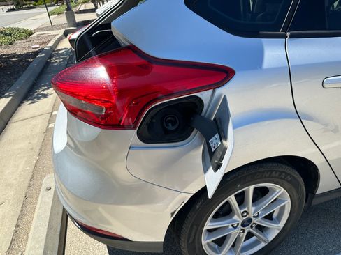 Used 2018 Ford Focus SE image 24