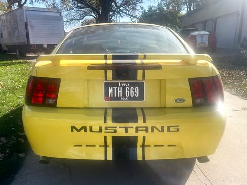 Used 2001 Ford Mustang Coupe RWD image 6