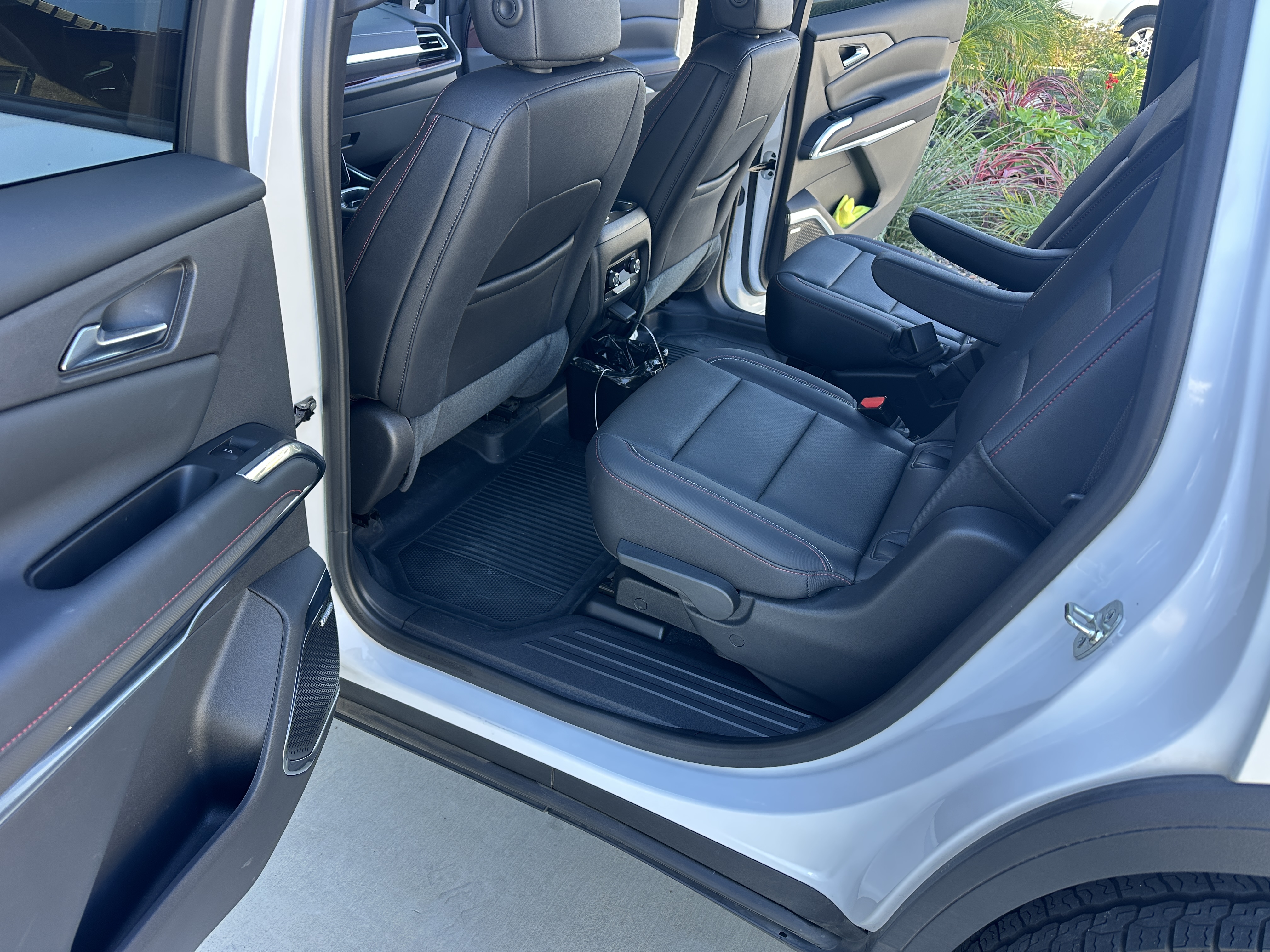 Used 2025 Chevrolet Traverse Z71 w/ Enhanced Driving Package AWD/4WD image 9