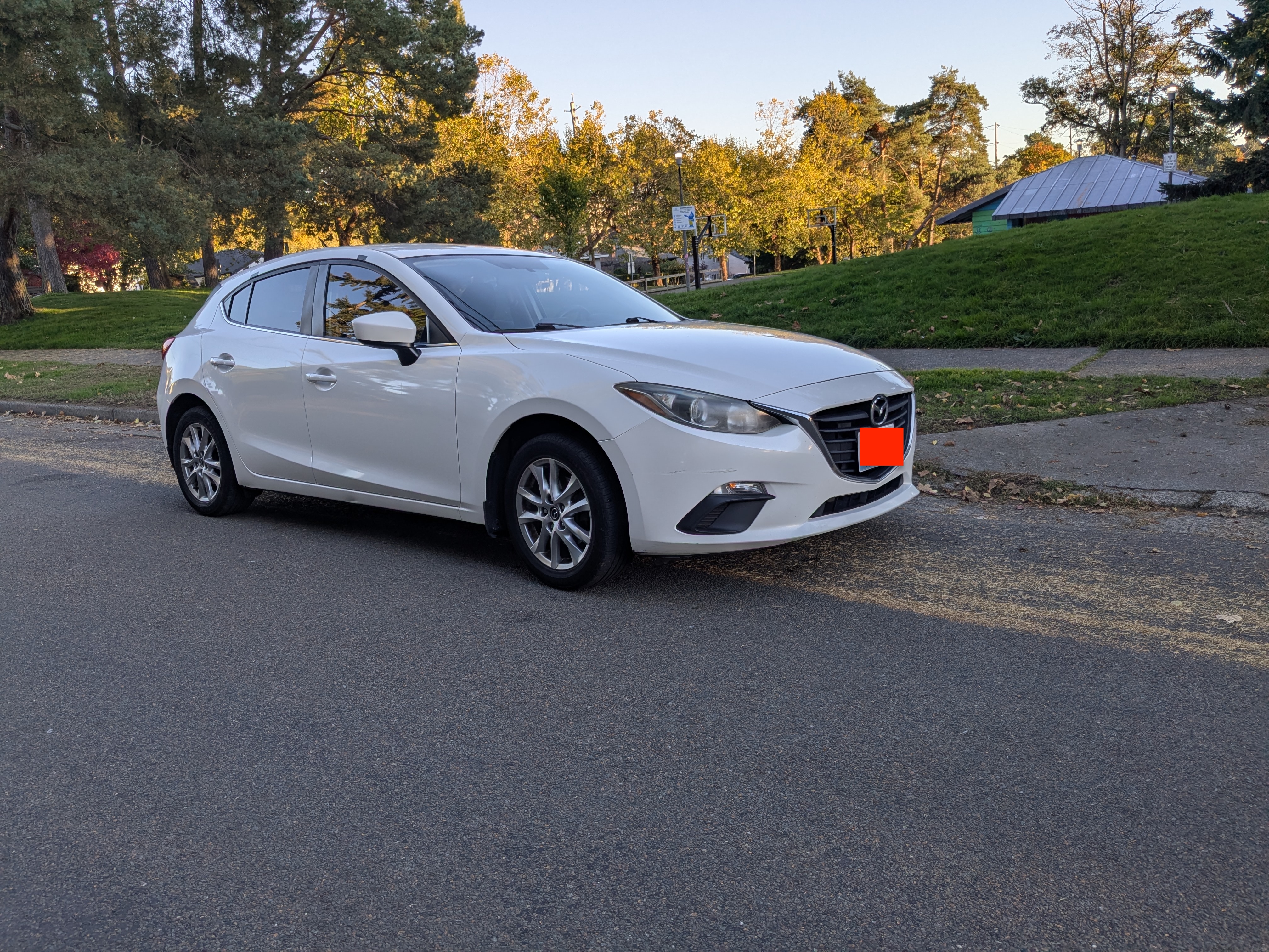 Used 2016 MAZDA MAZDA3 i Sport w/ Preferred Equipment Package FWD image 4