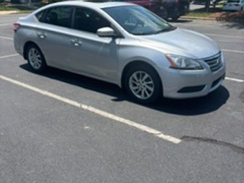Used 2015 Nissan Sentra SV w/ Style Package FWD image 2