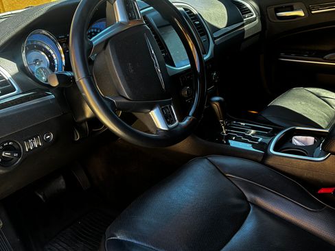 Used 2012 Chrysler 300 C w/ 19-Premium Speaker Group RWD image 8