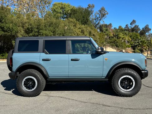 Used 2023 Ford Bronco Badlands image 2