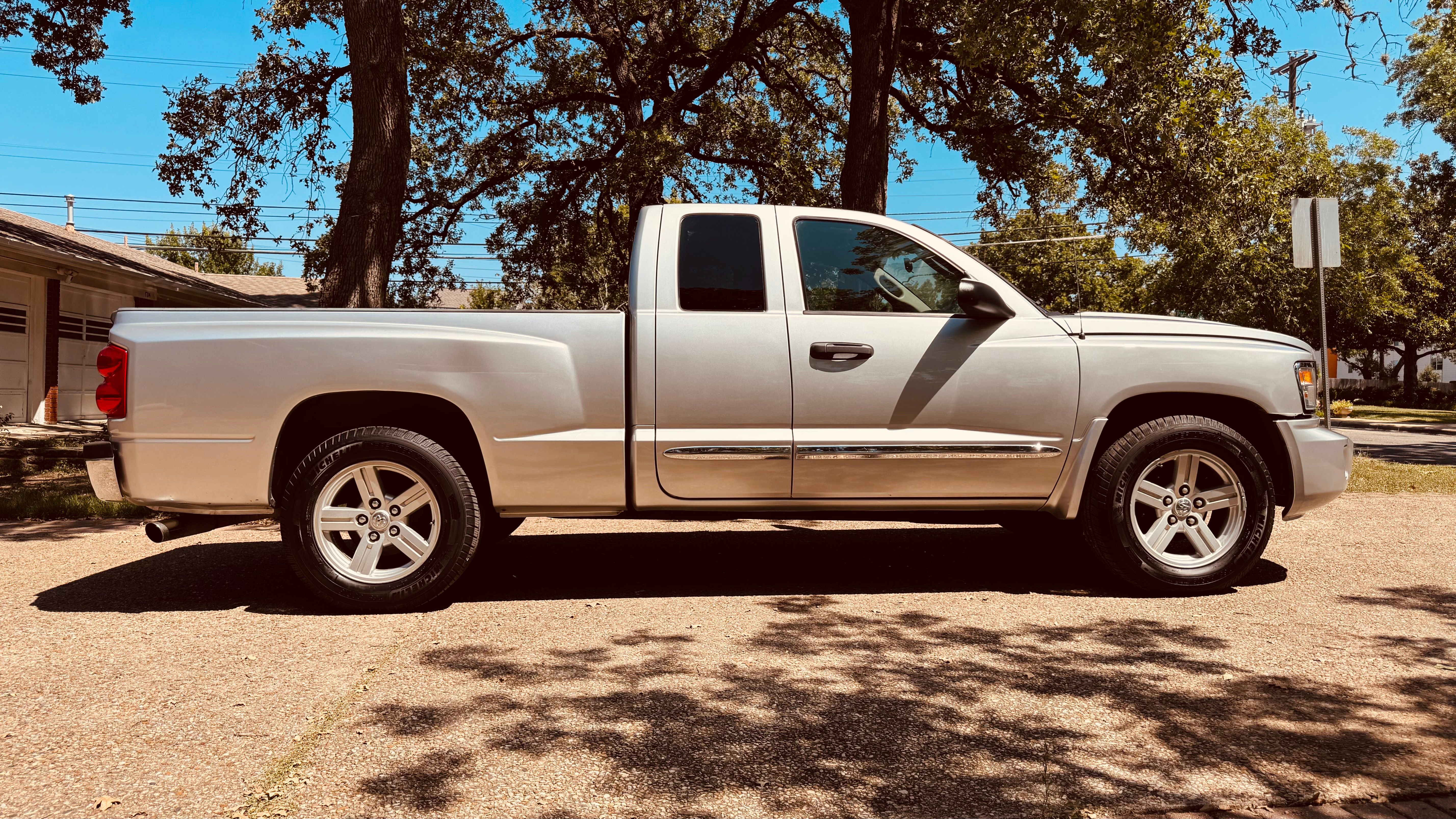 Used 2009 Dodge Dakota Laramie RWD image 4