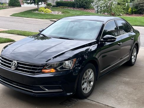Used 2017 Volkswagen Passat 1.8T S FWD image 5