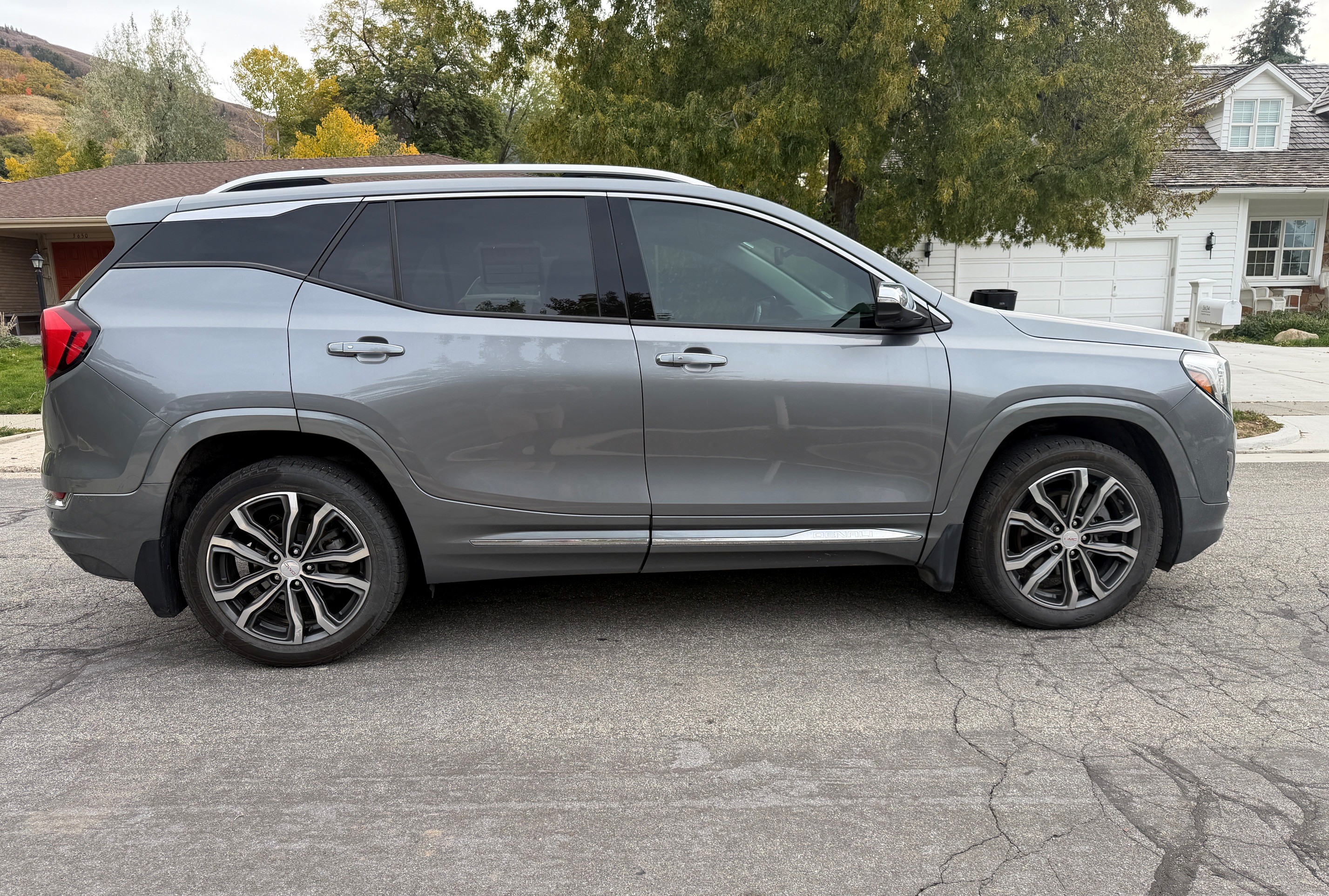 Used 2020 GMC Terrain Denali w/ GMC Pro Grade Package AWD/4WD image 1