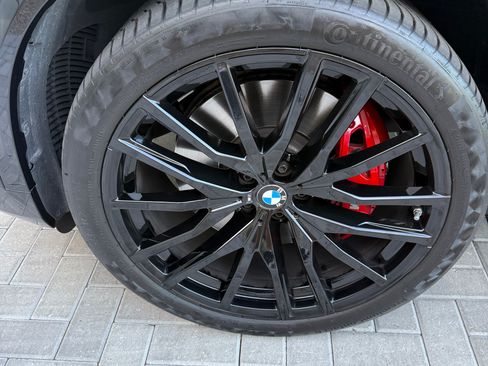 Used 2022 BMW X5 M50i w/ Executive Package image 4