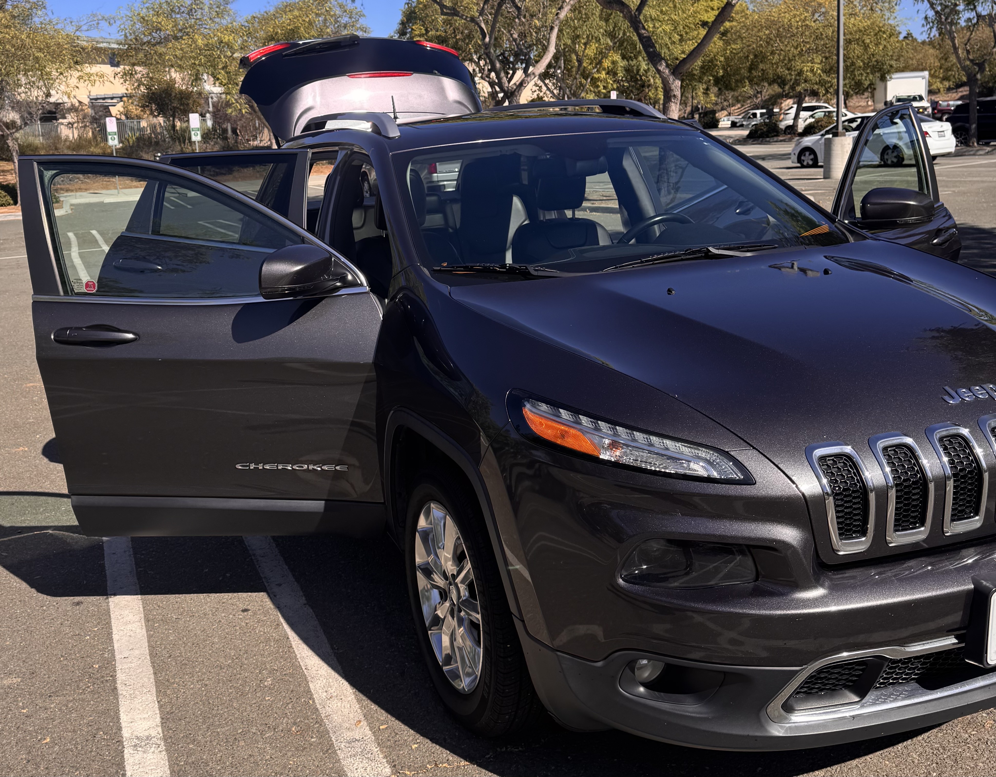 Used 2016 Jeep Cherokee Limited w/ Luxury Group AWD/4WD image 6