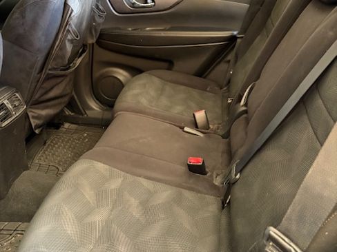 Used 2016 Nissan Rogue SV w/ SV Moonroof Package image 9