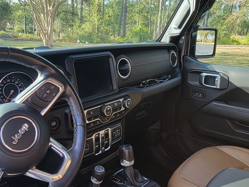 Used 2021 Jeep Gladiator Overland w/ Popular Equipment Package image 9