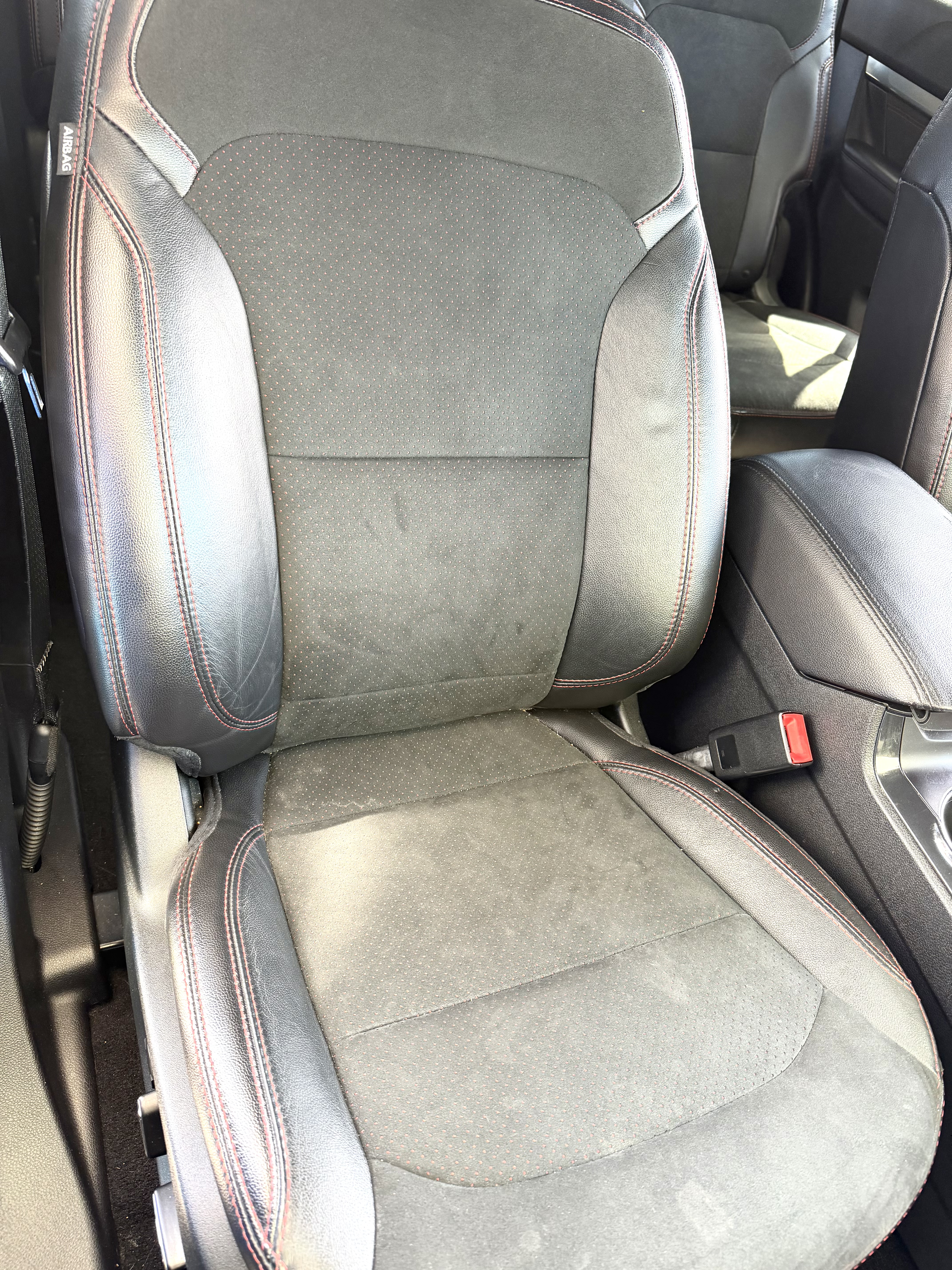 Used 2018 Ford Explorer XLT w/ Equipment Group 202A FWD image 24