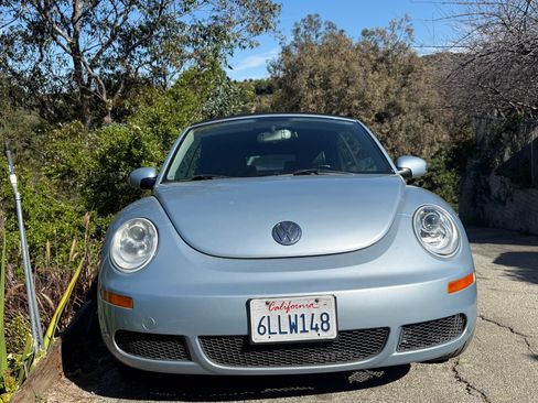 Used 2010 Volkswagen Beetle Convertible image 11