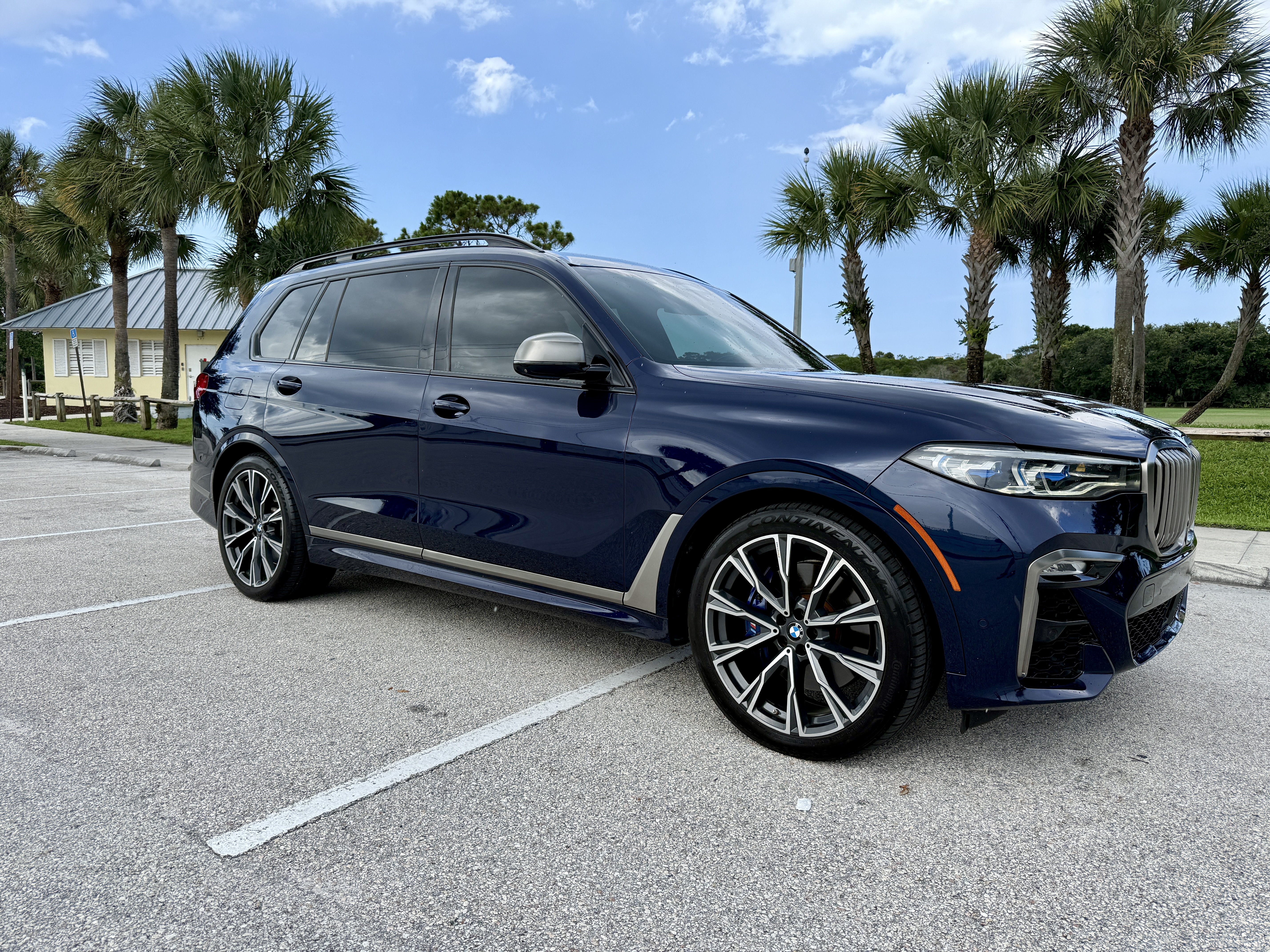 Used 2021 BMW X7 M50i w/ Dynamic Handling Package AWD/4WD image 6