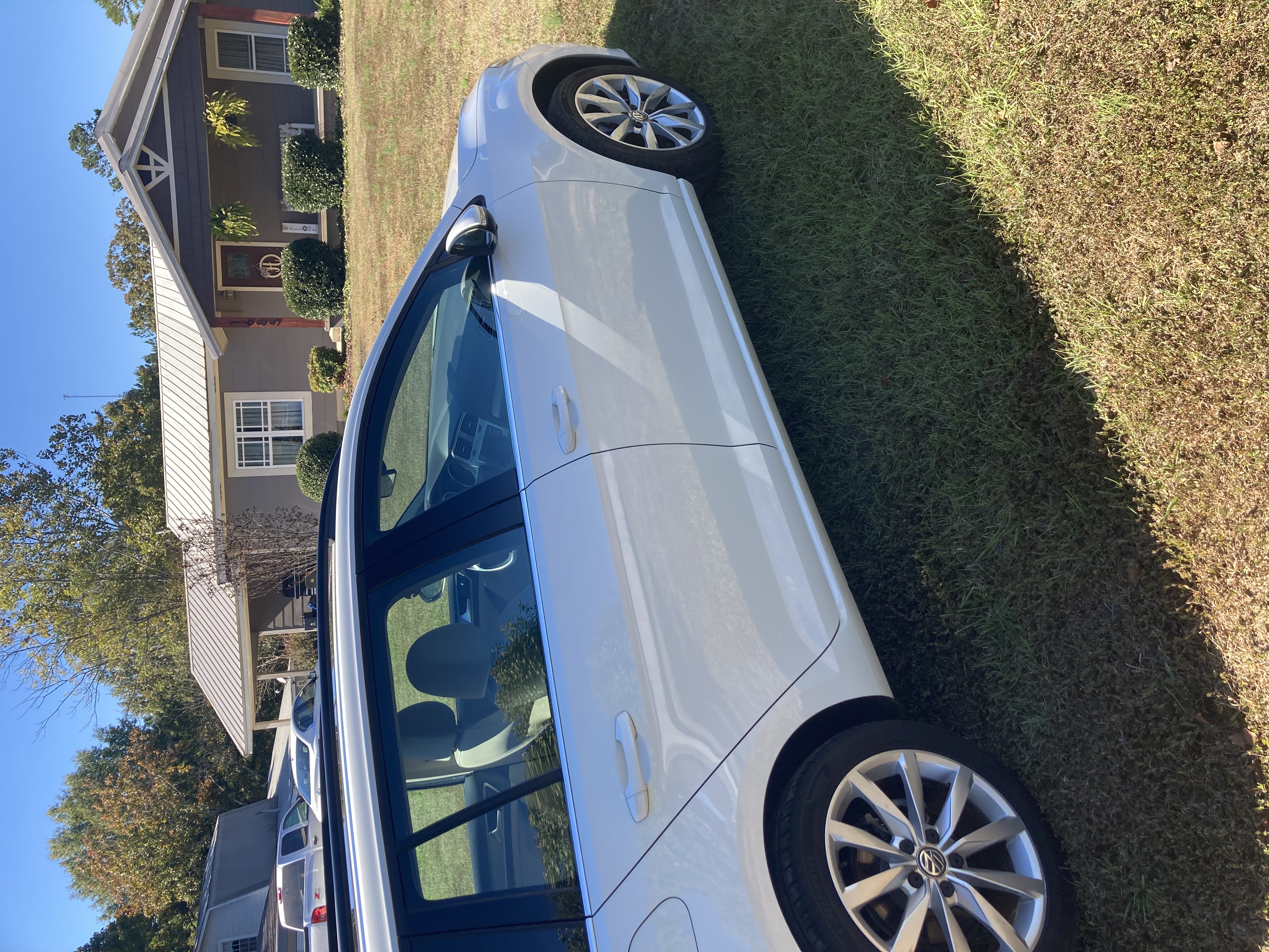 Used 2017 Volkswagen Golf SE FWD image 4