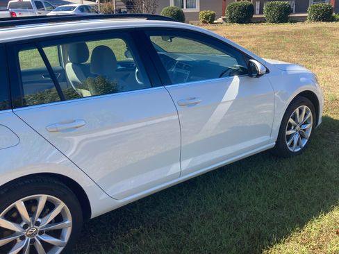 Used 2017 Volkswagen Golf SE FWD image 4