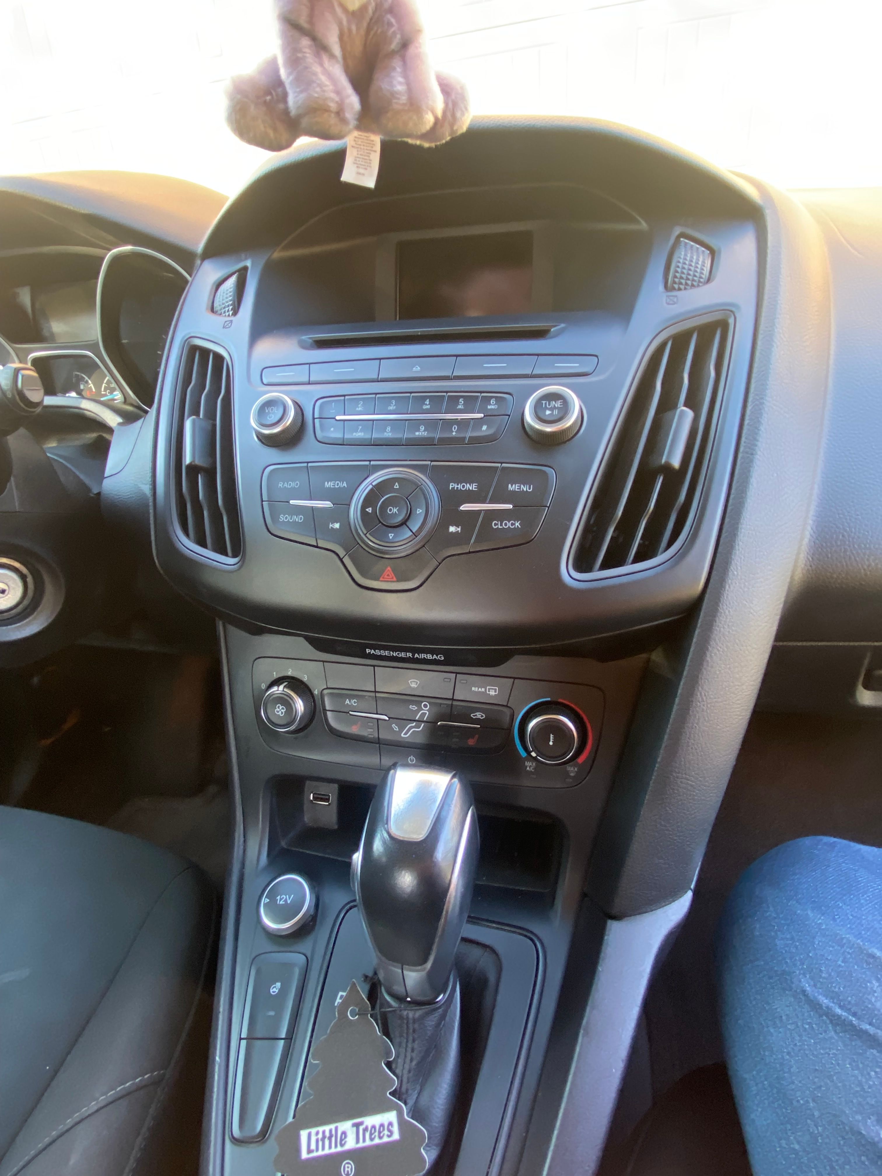 Used 2015 Ford Focus SE w/ SE Cold Weather Package FWD image 15