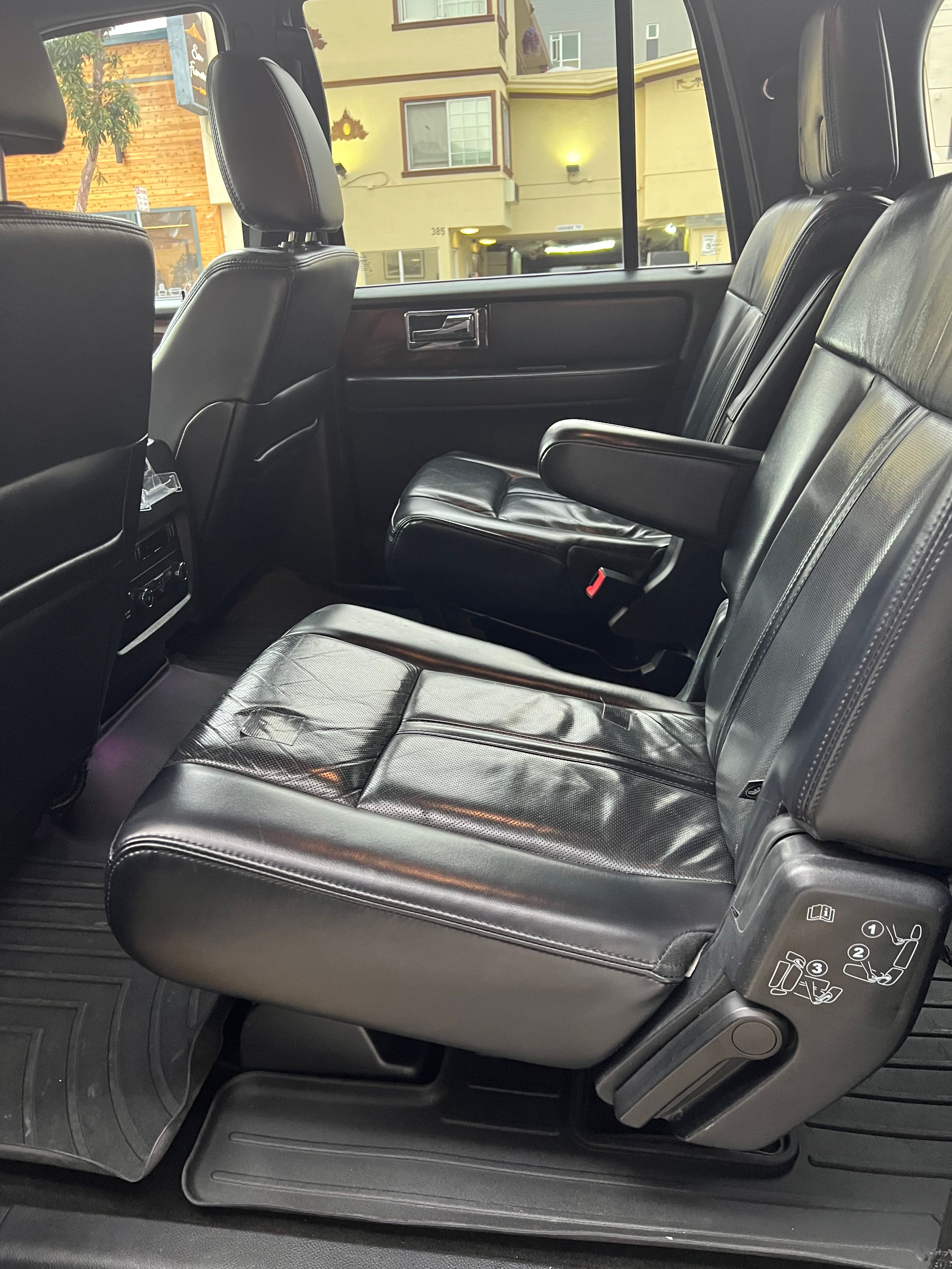 Used 2017 Lincoln Navigator L Select RWD image 2