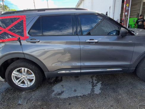 Used 2021 Ford Explorer XLT w/ Equipment Group 202A image 11
