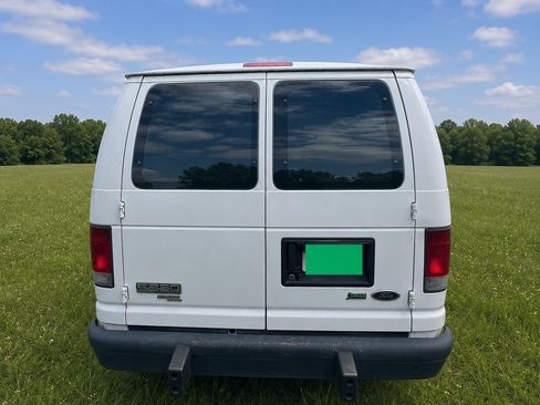 Used 2014 Ford E-250 and Econoline 250 w/ Power Group RWD image 6