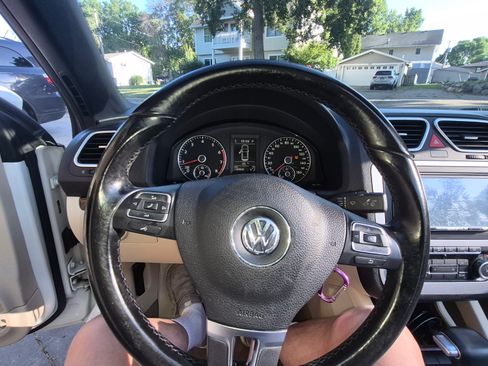 Used 2010 Volkswagen Eos Lux FWD image 14