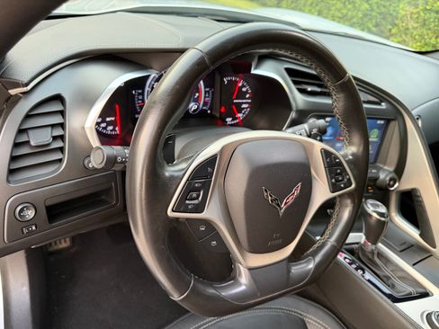 Used 2019 Chevrolet Corvette Stingray Coupe w/ 1LT RWD image 19