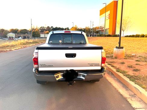 Used 2006 Toyota Tacoma PreRunner image 11