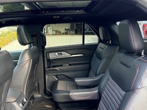 Used 2025 Ford Explorer ST-Line w/ Premium Package image 11