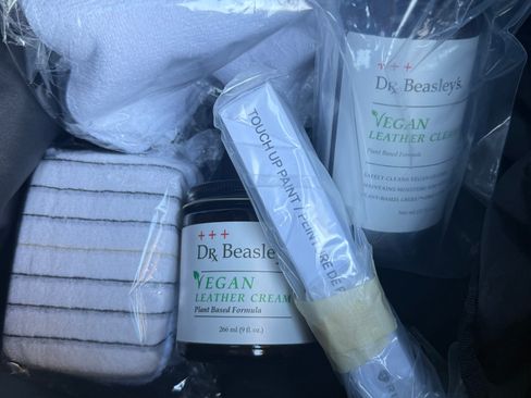 Used 2025 Rivian R1S Adventure image 31