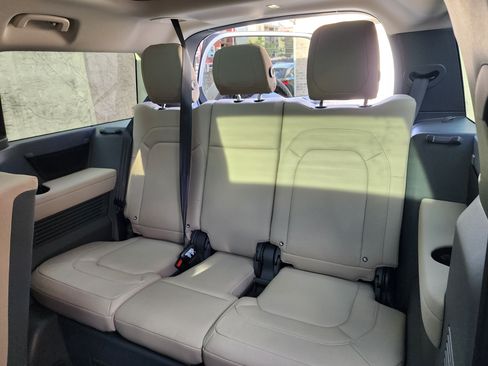 Used 2023 Land Rover Defender 130 S image 12