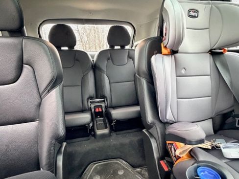 Used 2021 Volvo XC90 T6 Momentum w/ Advanced Package image 11