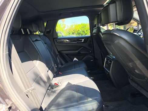 Used 2019 Porsche Cayenne AWD/4WD image 8