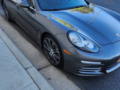 Used 2016 Porsche Panamera 4S image 9
