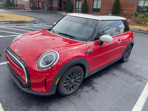 Used 2022 MINI Cooper 2-Door Hardtop w/ Premium Package image 8