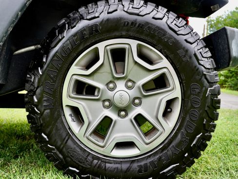 Used 2016 Jeep Wrangler Rubicon w/ Power Convenience Group AWD/4WD image 24
