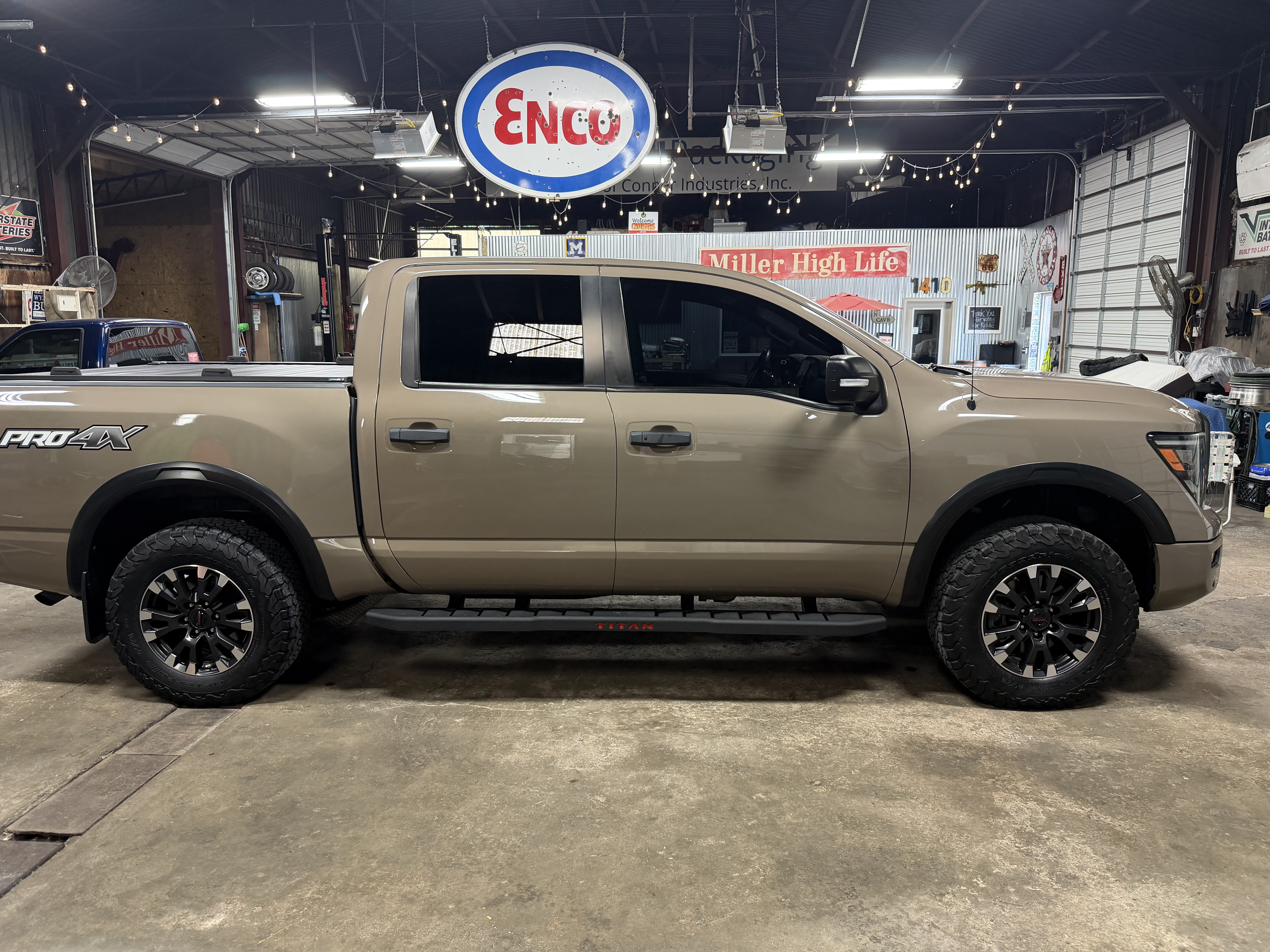 Used 2020 Nissan Titan PRO-4X w/ Pro-4x Convenience Package AWD/4WD image 2